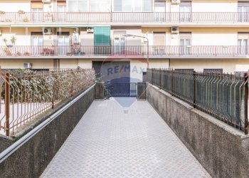 Balcone - Quadrilocale Via Caduti del Lavoro
 
2, Gravina di Catania - foto 23