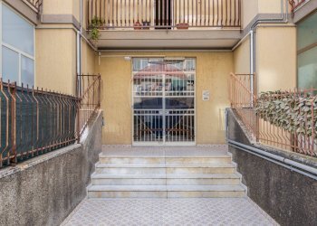 Edificio all\'aperto - Quadrilocale Via Caduti del Lavoro
 
2, Gravina di Catania - foto 24