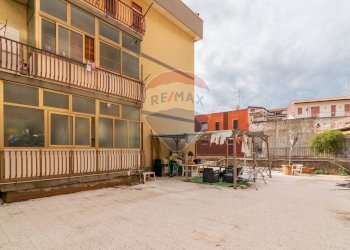Edificio all\'aperto - Quadrilocale Via Caduti del Lavoro
 
2, Gravina di Catania - foto 30