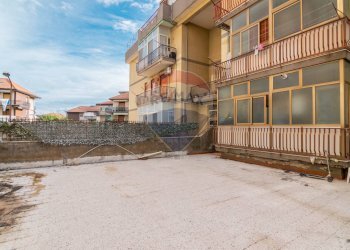 Edificio all\'aperto - Quadrilocale Via Caduti del Lavoro
 
2, Gravina di Catania - foto 32