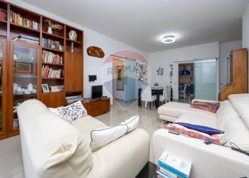 Sala da pranzo - Trilocale Via Don Giuseppe Locatelli
 
6, Roncello - foto 6