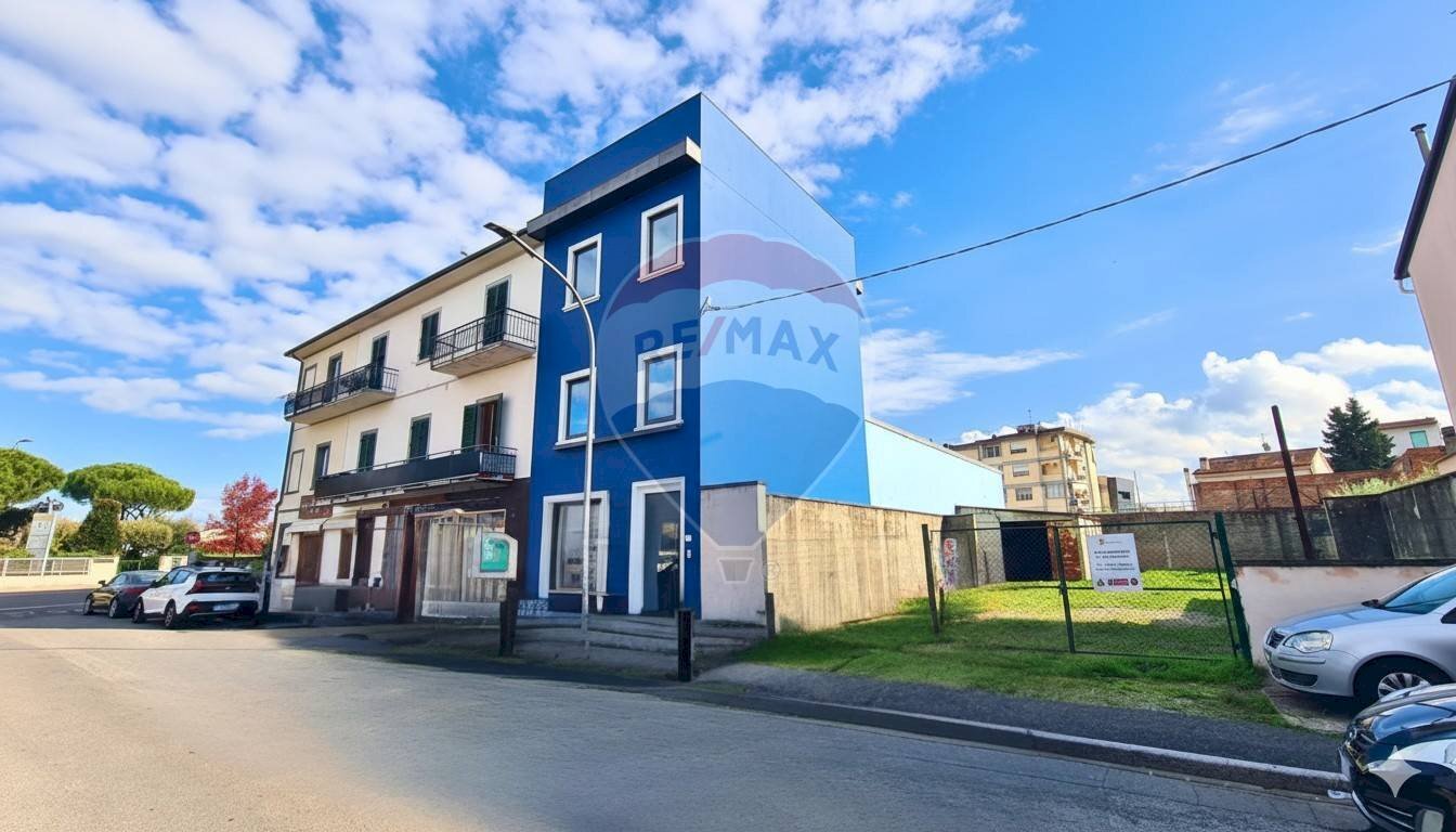 facciata - Locale Commerciale via Francesco Cilea
 
28, Empoli - foto 2