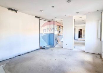 porzione primo piano - Locale Commerciale via Francesco Cilea
28, Empoli - foto 1