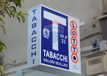 Edificio all\'aperto - Commercial Activity PIAZZA DON MINZONI
 
1, Empoli - photo 1