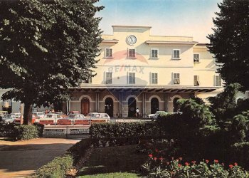 Edificio all\'aperto - Commercial Activity PIAZZA DON MINZONI
 
1, Empoli - photo 2