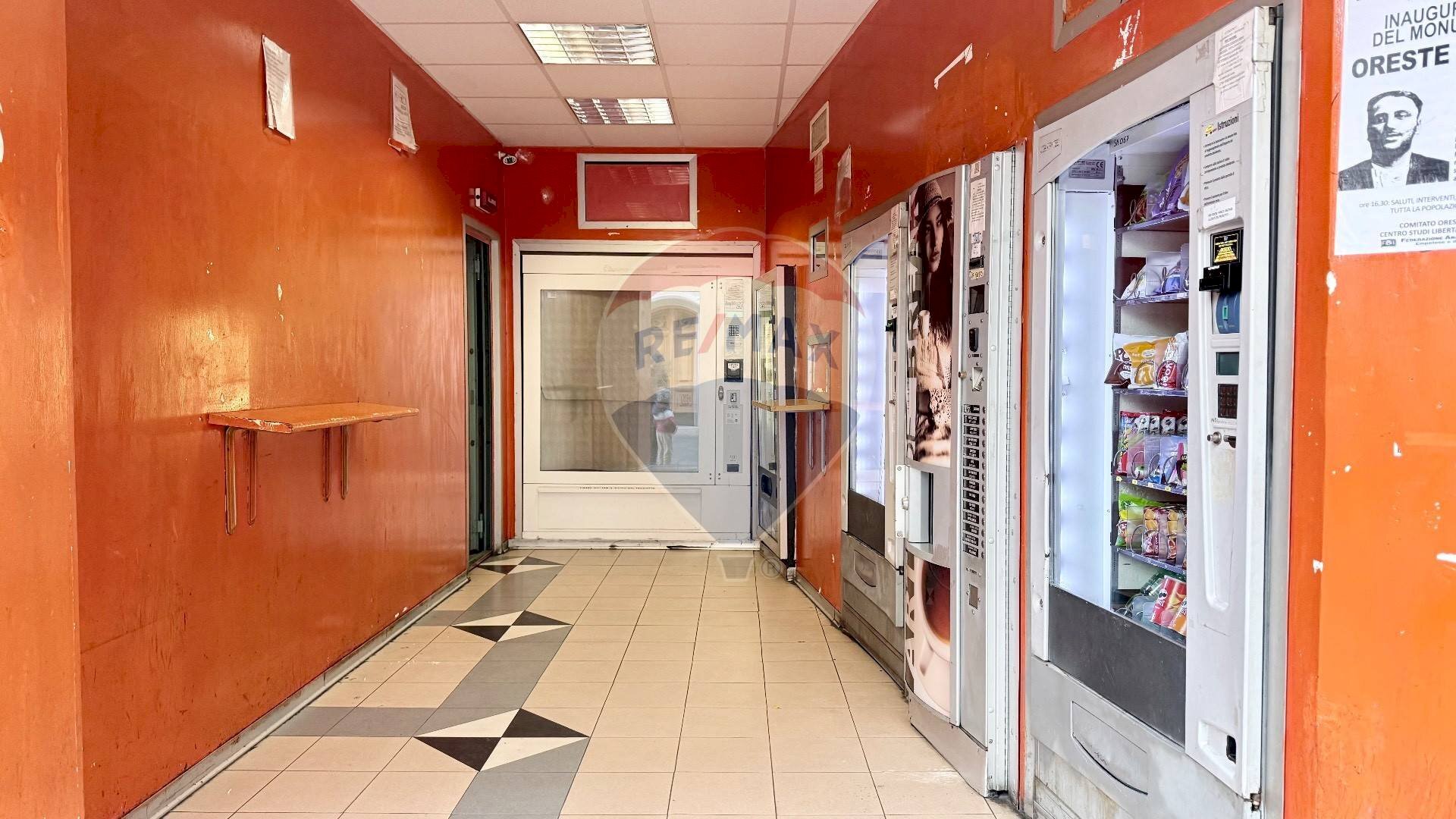 Hall / corridoio - Commercial Activity Via Cosimo Ridolfi
 
3, Empoli - photo 2