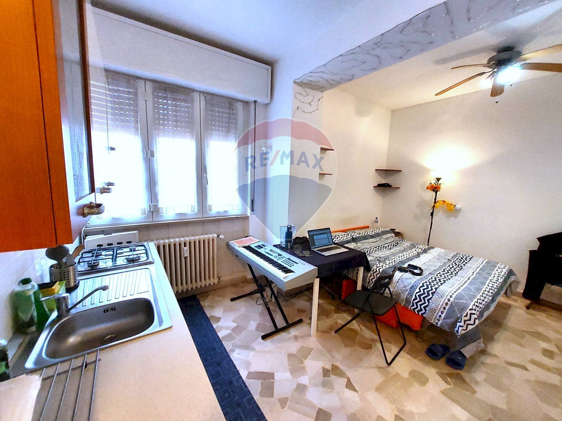 Camera / camera da letto - Monolocale via Torino
 
8, Rho - foto 3