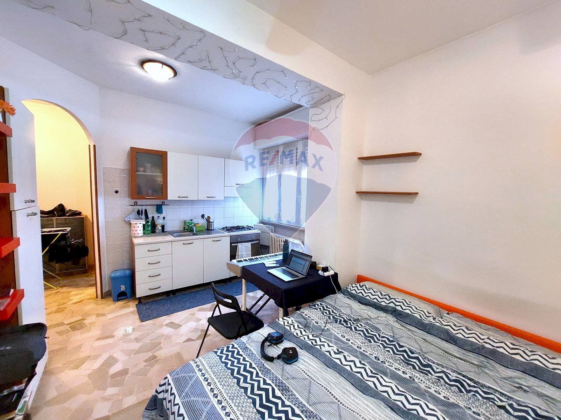Camera / camera da letto - One-room apartment via Torino
8, Rho - photo 2