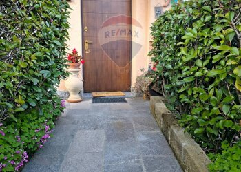 Casa all\'aperto - Trilocale via Giuseppe Parini
 
1, Colle Brianza - foto 4