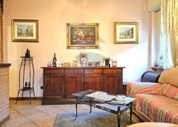 Soggiorno - Trilocale via Giuseppe Parini
 
1, Colle Brianza - foto 9