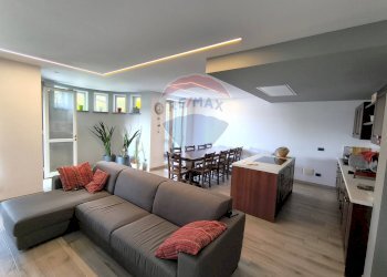 Sala da pranzo - Villa a Schiera via del roccolo
 
14, Civate - foto 9