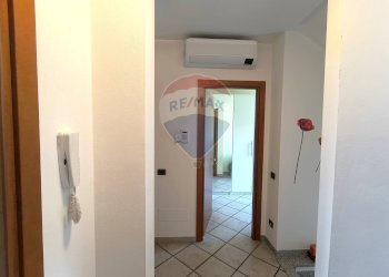 Hall / corridoio - Villa a Schiera via del roccolo
 
14, Civate - foto 26