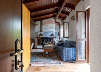 Soggiorno - Bilocale via Arca Vuota Regoledo, Berbenno di Valtellina - foto 3