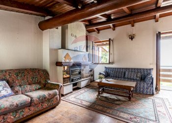 Soggiorno - Bilocale via Arca Vuota Regoledo, Berbenno di Valtellina - foto 4