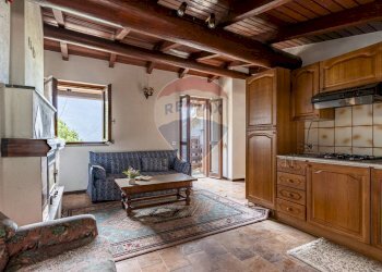 Soggiorno - Bilocale via Arca Vuota Regoledo, Berbenno di Valtellina - foto 5