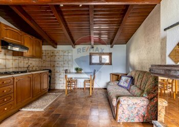 Cucina - Bilocale via Arca Vuota Regoledo, Berbenno di Valtellina - foto 10