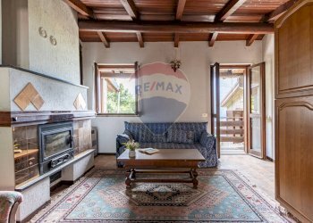 Soggiorno - Bilocale via Arca Vuota Regoledo, Berbenno di Valtellina - foto 14