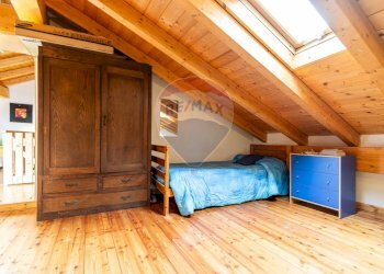 Camera / camera da letto - Attico Piazza Armando Diaz
 
7, Esino Lario - foto 13