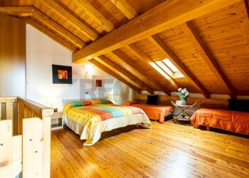 Camera / camera da letto - Attico Piazza Armando Diaz
 
7, Esino Lario - foto 9