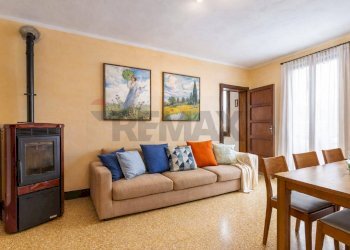 Sala da pranzo - Attic Piazza Armando Diaz
 
7, Esino Lario - photo 5