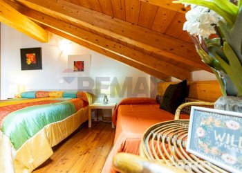 Camera / camera da letto - Attic Piazza Armando Diaz
 
7, Esino Lario - photo 18