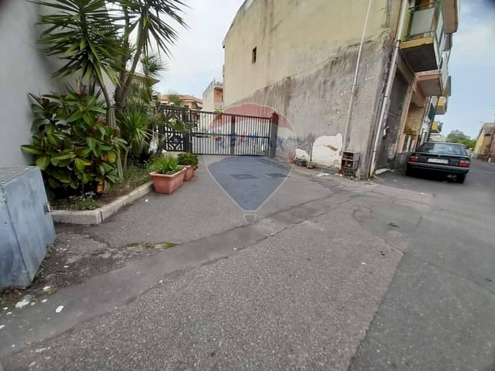 Terrazza - Locale Commerciale via Gravina
 
58, Tremestieri Etneo - foto 1