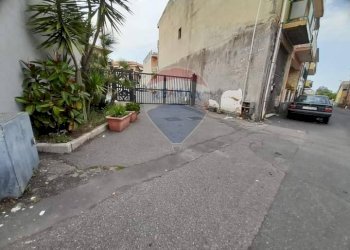 Terrazza - Locale Commerciale via Gravina
58, Tremestieri Etneo - foto 1