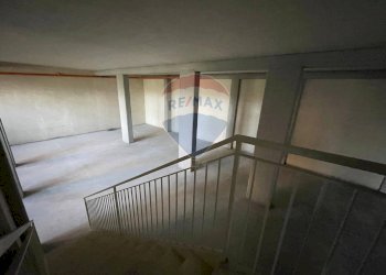 Scale - Locale Commerciale Via: Luigi Capuana, Camporotondo Etneo - foto 15