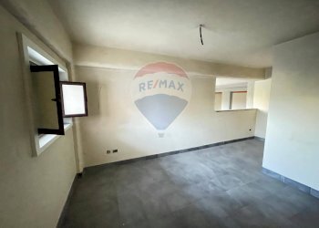 Stanza vuota - Locale Commerciale Via: Luigi Capuana, Camporotondo Etneo - foto 18