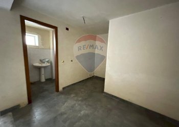 Stanza vuota - Locale Commerciale Via: Luigi Capuana, Camporotondo Etneo - foto 30