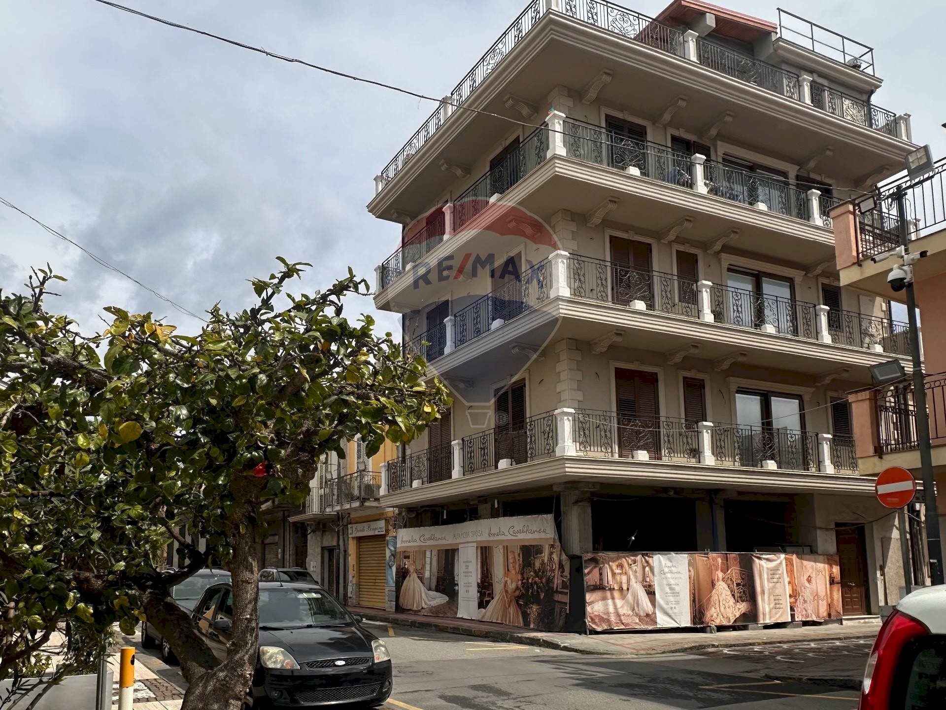 Edificio all\'aperto - Locale Commerciale Santa Teresa di Riva - foto 1