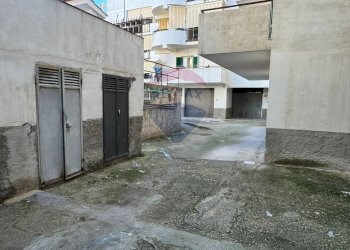 Edificio all\'aperto - Box Via Quasimodo
 
10, Vieste - foto 10