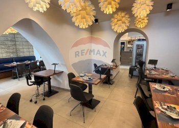 interno - Locale Commerciale Viale XXIV Maggio
 
13, Vieste - foto 3