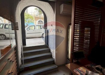 interno - Locale Commerciale Viale XXIV Maggio
 
13, Vieste - foto 7