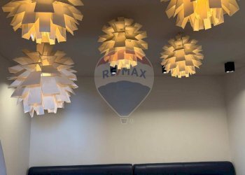 interno - Locale Commerciale Viale XXIV Maggio
 
13, Vieste - foto 10