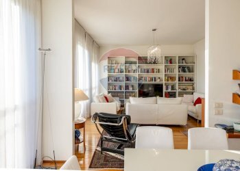 Sala da pranzo - Quadrilocale galleria kennedy
 
10, Seregno - foto 9