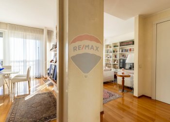 Hall / corridoio - Quadrilocale galleria kennedy
 
10, Seregno - foto 11