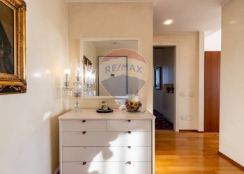 Hall / corridoio - Quadrilocale galleria kennedy
 
10, Seregno - foto 12