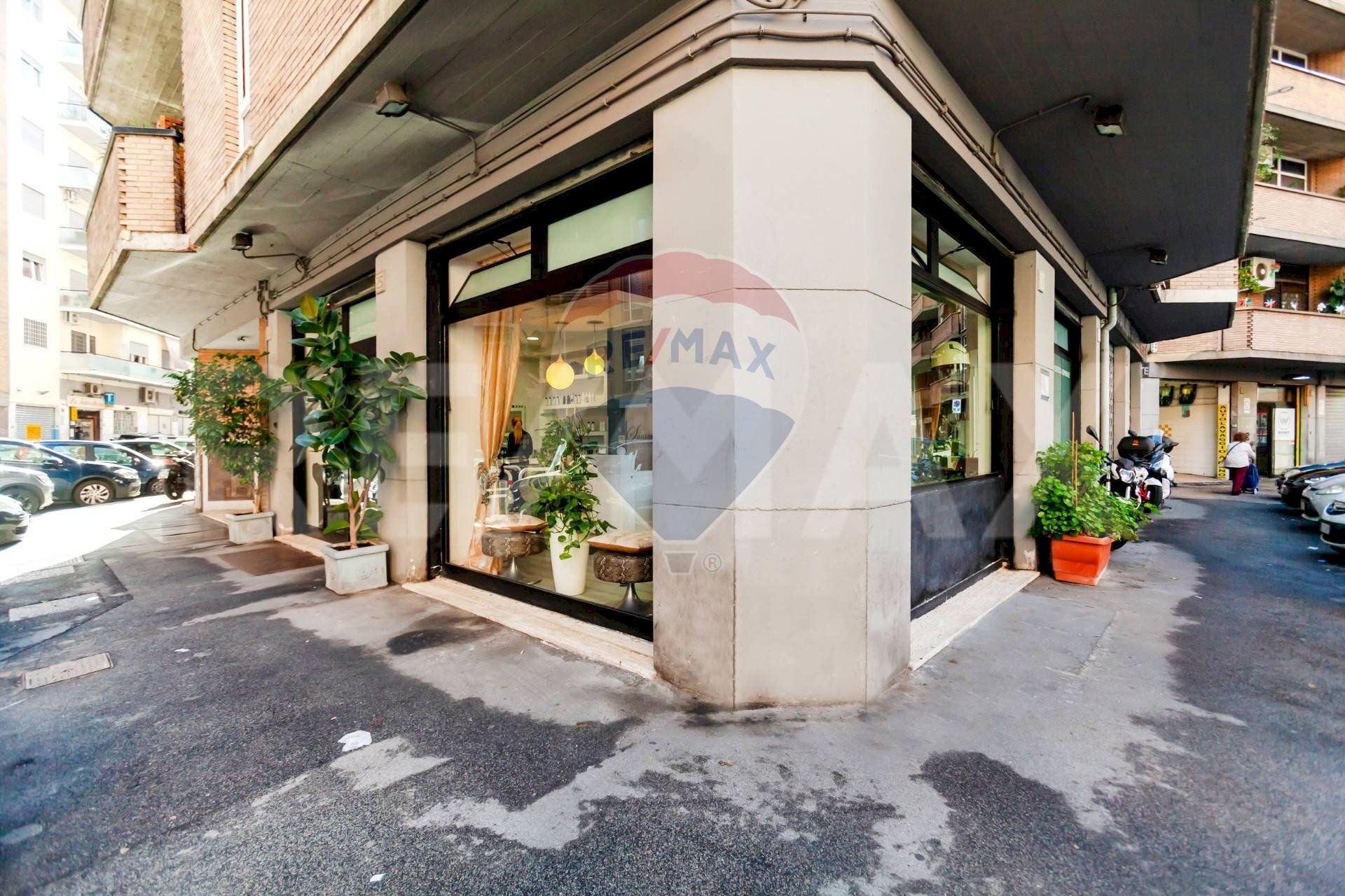 Edificio all\'aperto - Commercial Premises Via Giuseppe Zamboni
 
25, Roma - photo 1