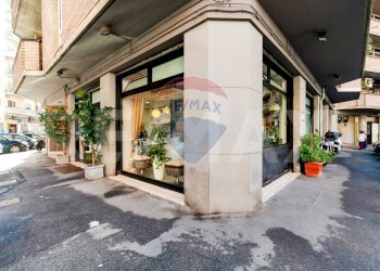 Edificio all\'aperto - Commercial Premises Via Giuseppe Zamboni
 
25, Roma - photo 1