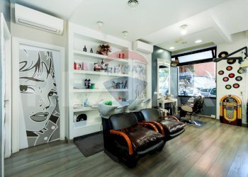 Soggiorno - Commercial Premises Via Giuseppe Zamboni
 
25, Roma - photo 12