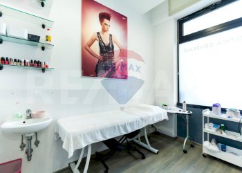 Bagno - Commercial Premises Via Giuseppe Zamboni
 
25, Roma - photo 22