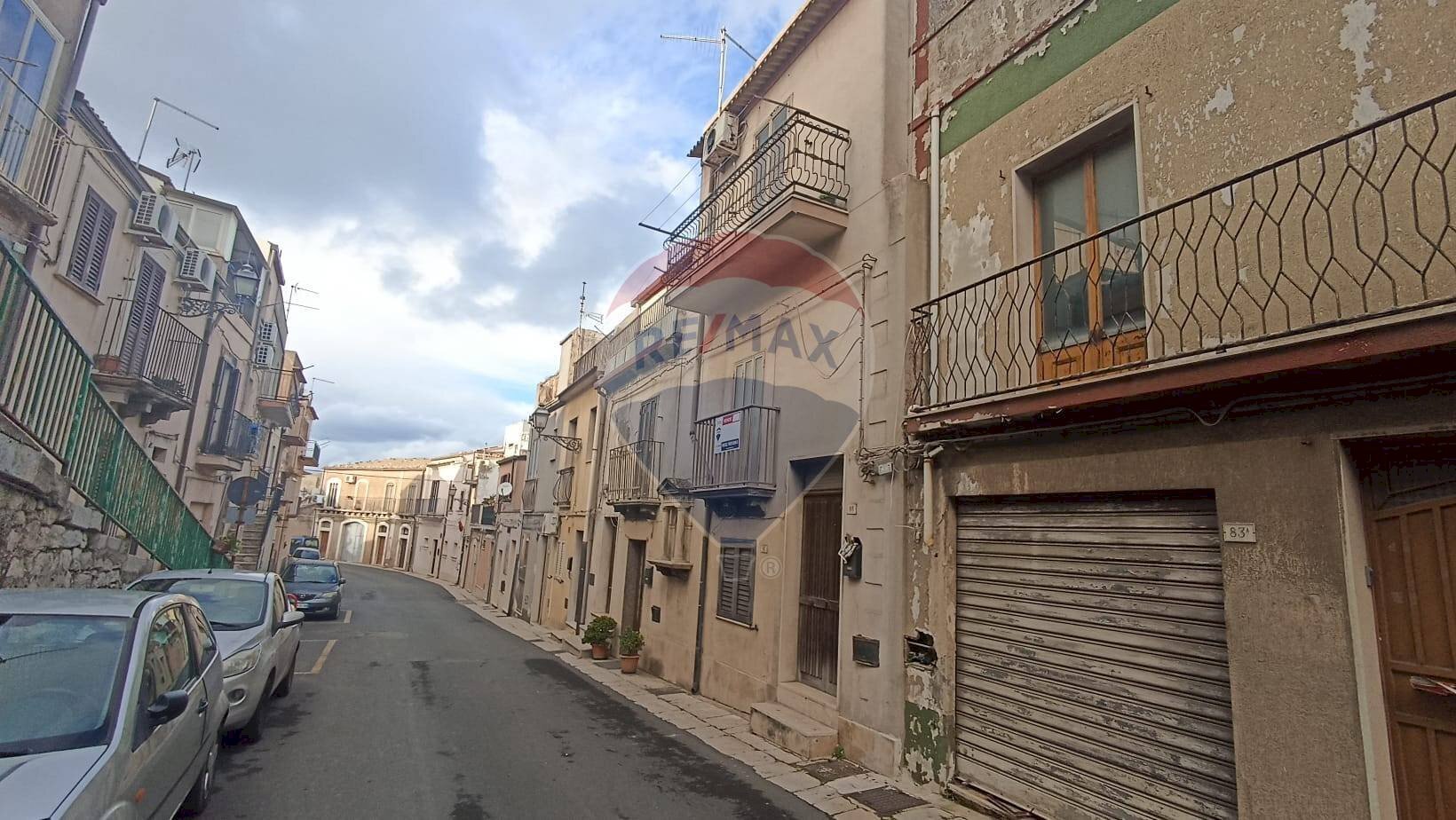 Edificio all\'aperto - Casa indipendente via ciano
70, Chiaramonte Gulfi - foto 2