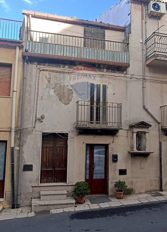 Edificio all\'aperto - Casa indipendente via ciano
 
70, Chiaramonte Gulfi - foto 1