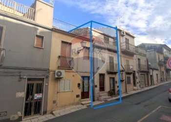 Edificio all\'aperto - Casa indipendente via ciano
 
70, Chiaramonte Gulfi - foto 3