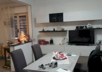 Salone - Villa via Canzio Zoldi, Novi di Modena - foto 9