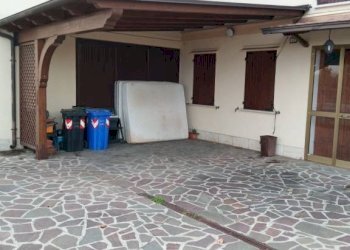 Facciata - Villa via Canzio Zoldi, Novi di Modena - foto 17