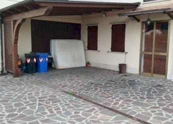 Cortile interno - Villa via Canzio Zoldi, Novi di Modena - foto 18