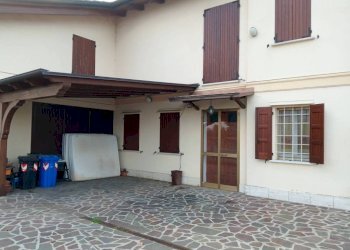 Cortile interno - Villa via Canzio Zoldi, Novi di Modena - foto 19