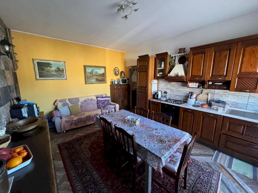 Cucina - Trilocale via Giuseppe Mazzini, 13, Mornago - foto 2
